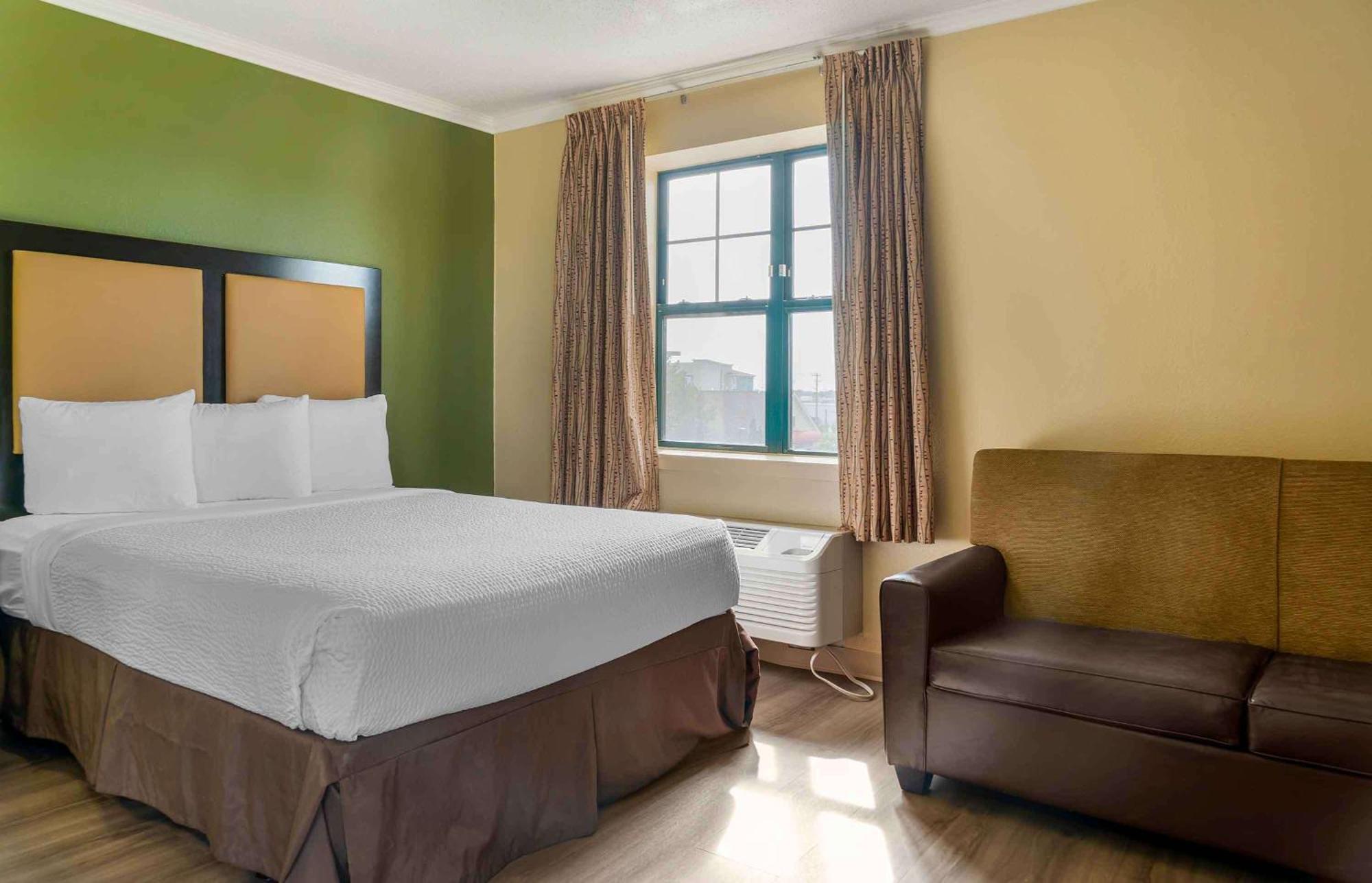 Extended Stay America Suites - Detroit - Madison Heights Bagian luar foto